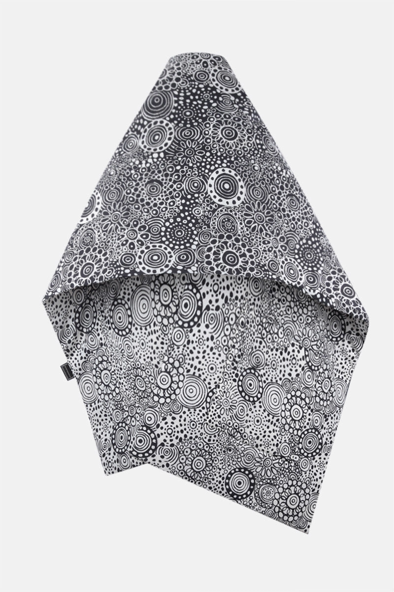graphic print nylon padded stole