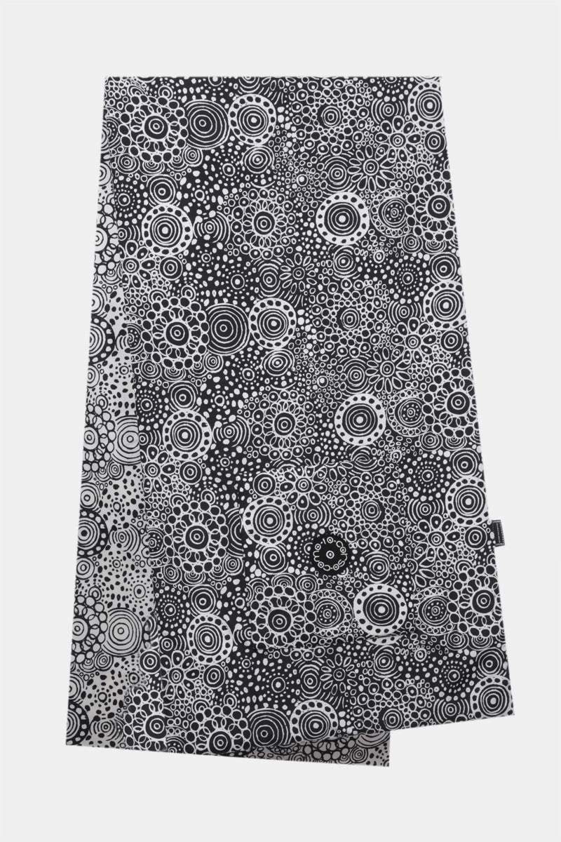 graphic print nylon padded stole