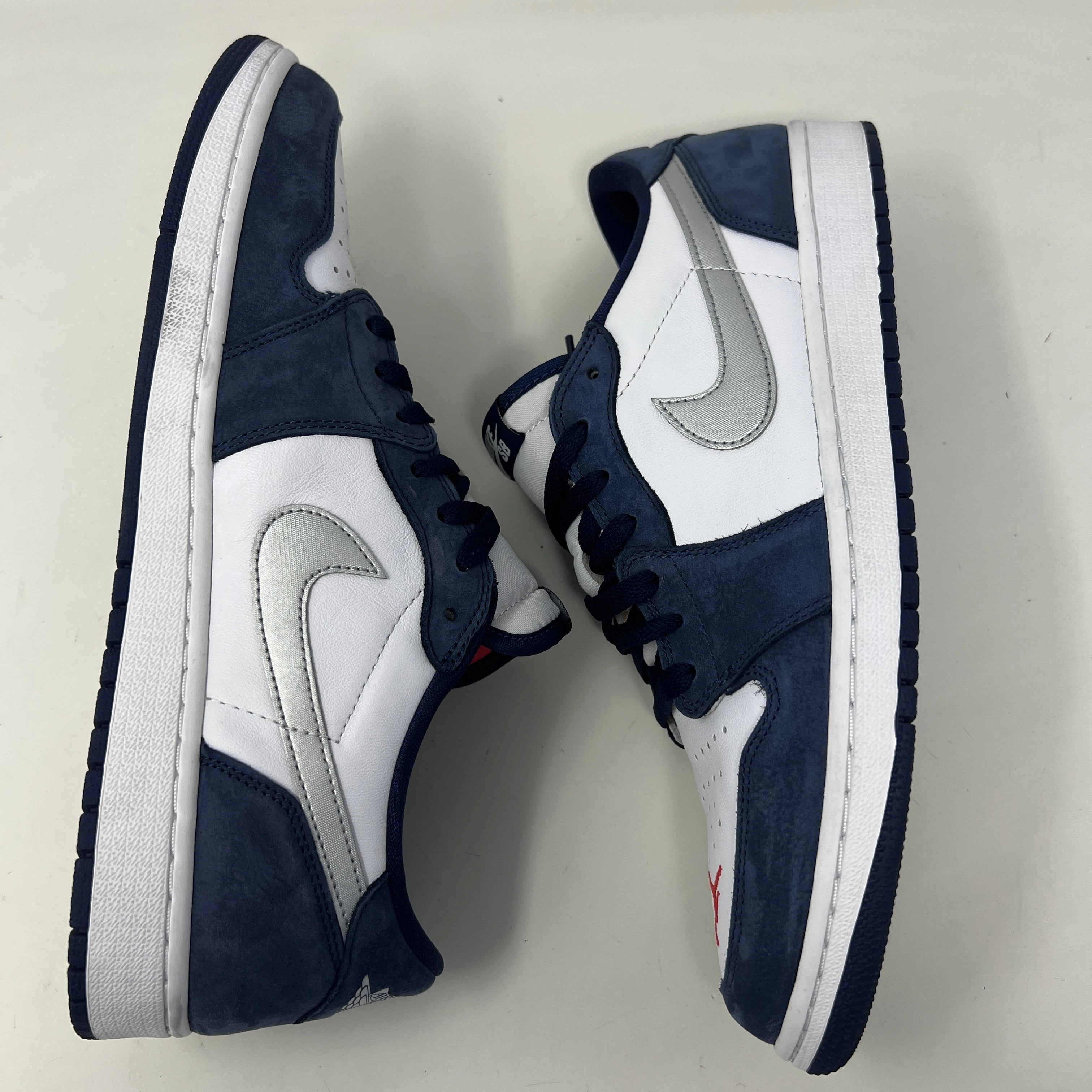 Jordan 1 Low SB Midnight Navy