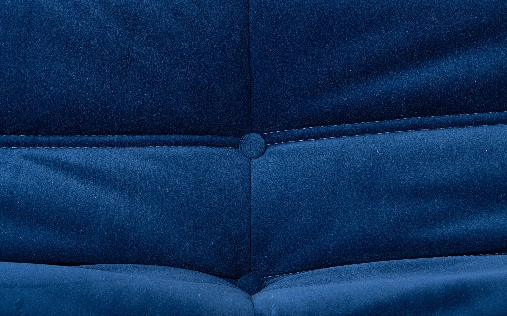 Linko Large Modern Tufted Lounge Chair