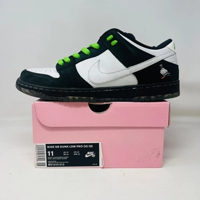 Nike SB Dunk Low Staple Panda Pigeon