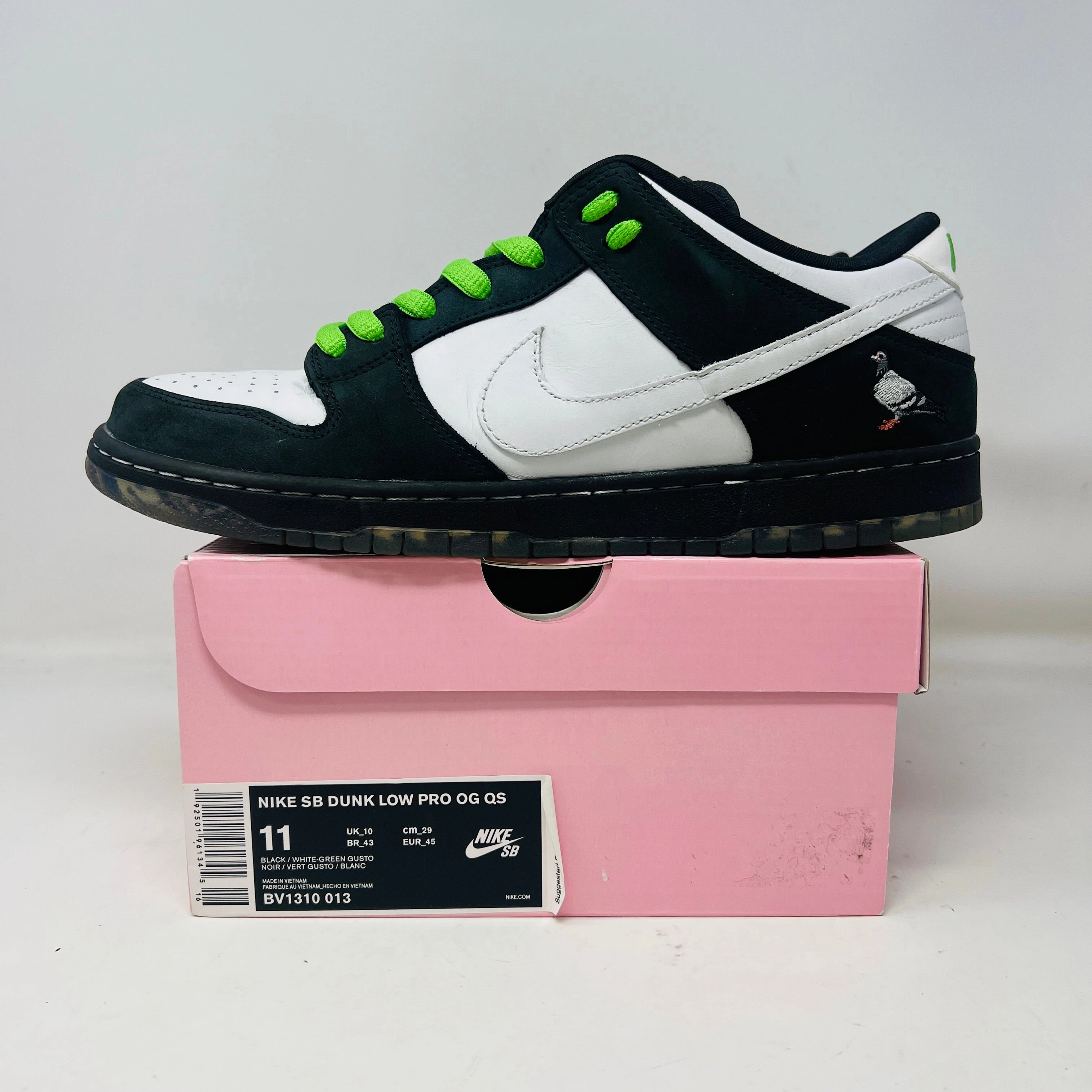 Nike SB Dunk Low Staple Panda Pigeon