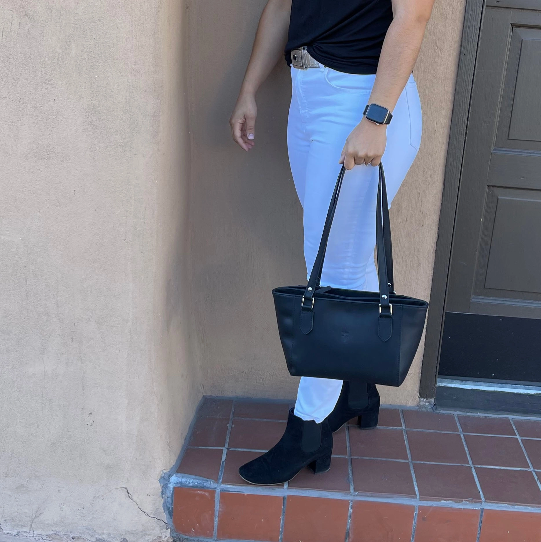 TT Signature Handbag Medium