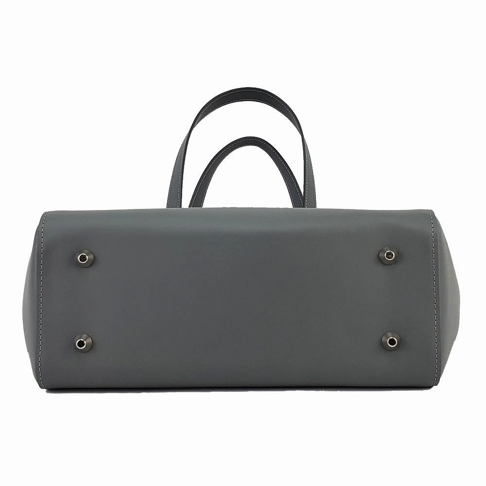 TT Signature Handbag Medium