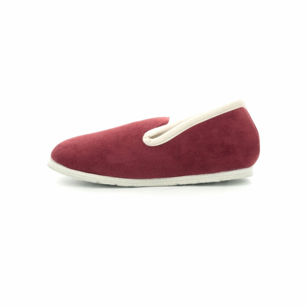 Ultra-soft red slippers