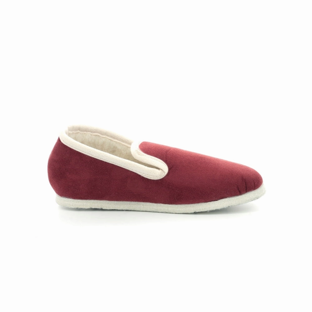 Ultra-soft red slippers