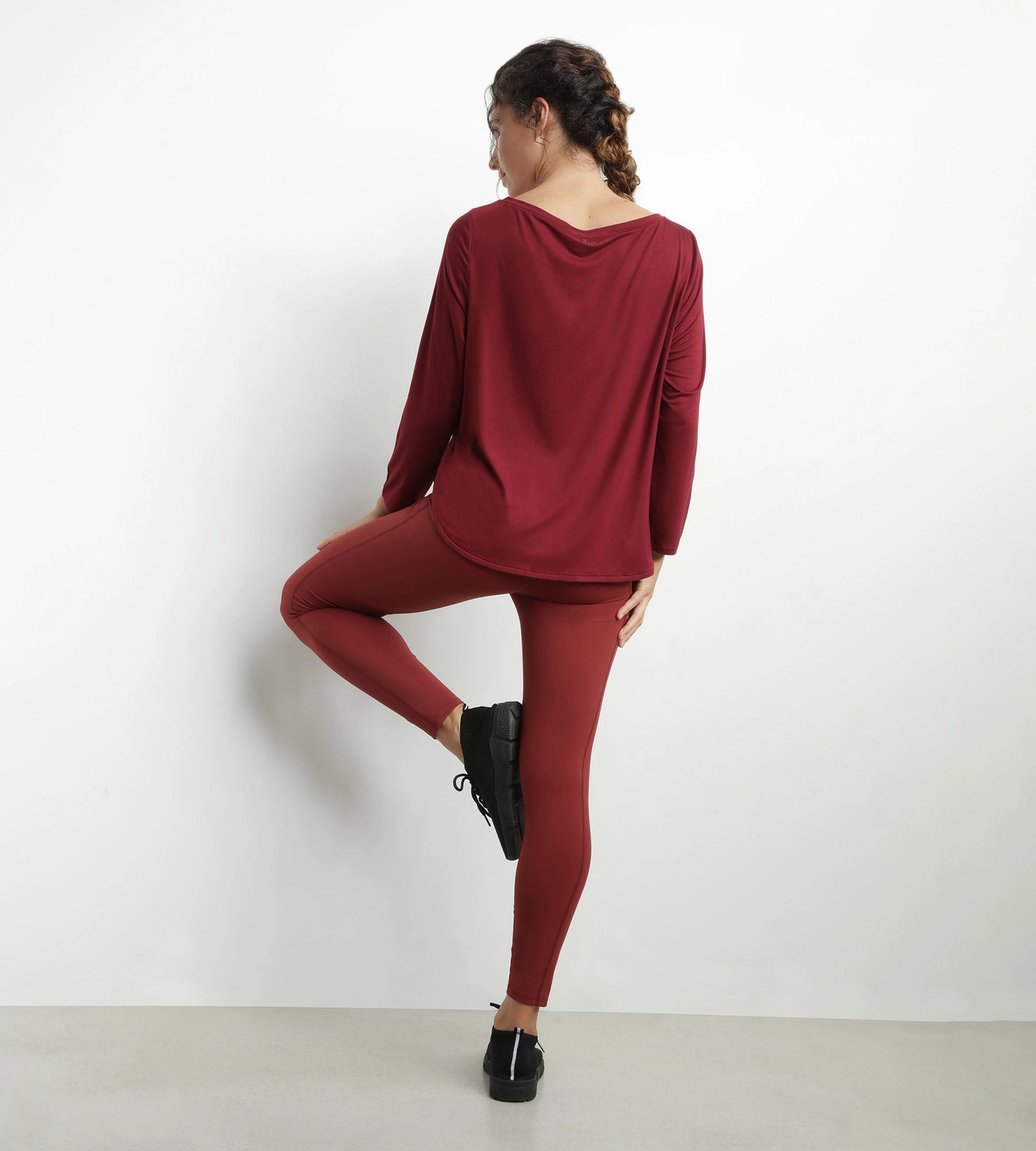 Women's sports top with boat neck in Bordeaux viscose Dim Move