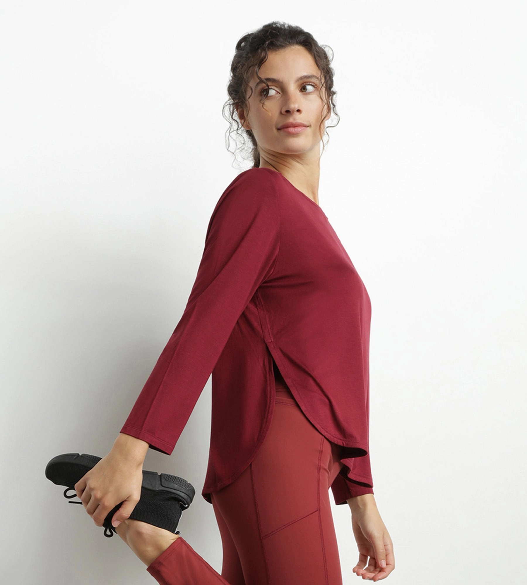 Women's sports top with boat neck in Bordeaux viscose Dim Move